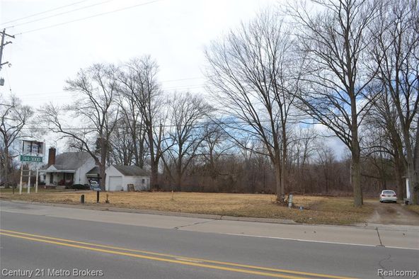 1200 S Belsay Rd, Burton, MI 48509